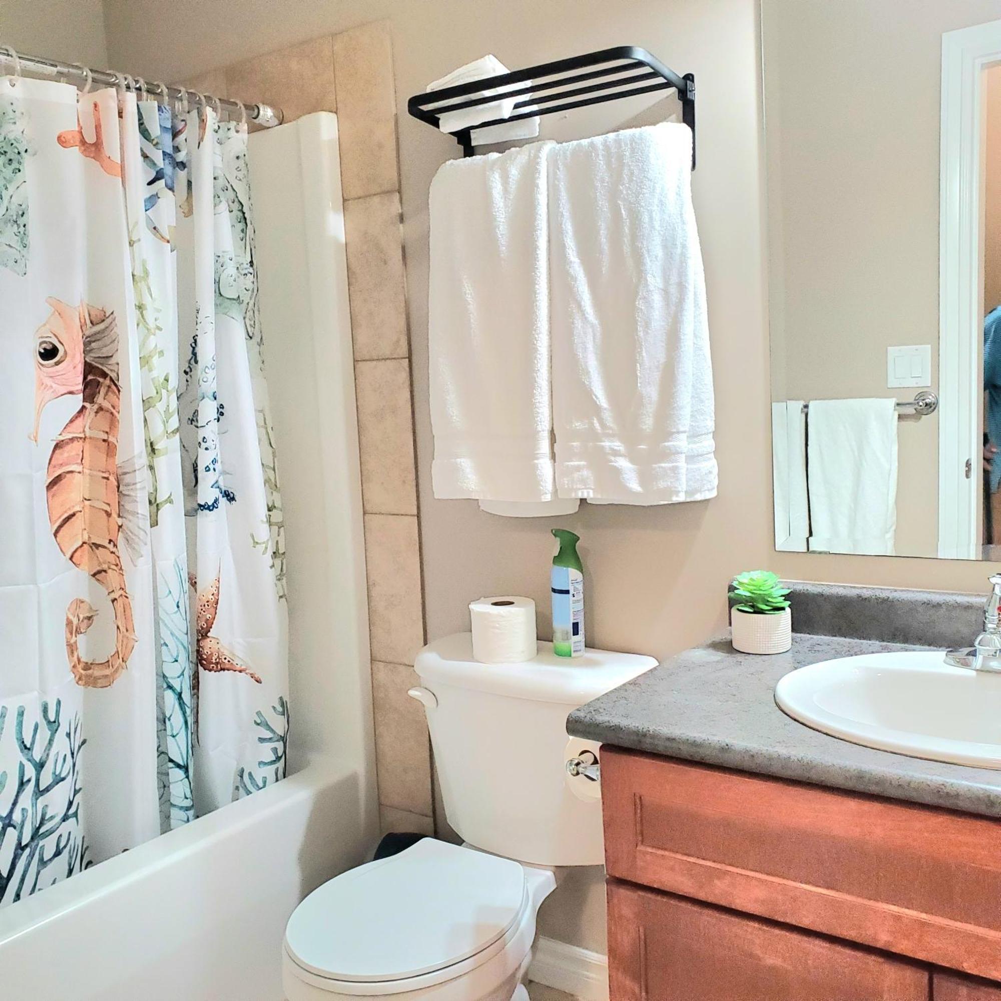 Private 2 Bedrooms Suite Near Hwy 1, Cultus Lake, Heritage Park, Fishing, Coliseum Chilliwack Exterior foto